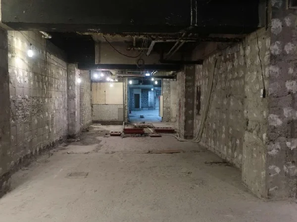 関内のスケルトン店舗物件の内装