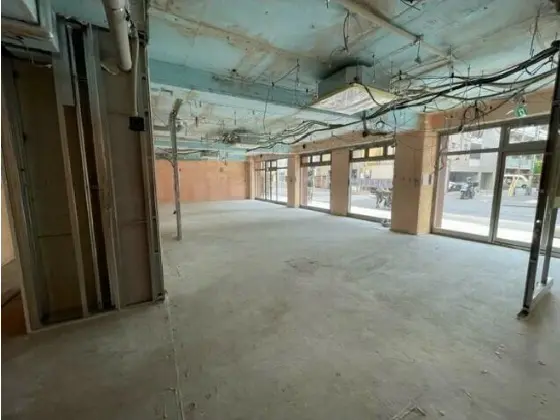 吉祥寺のスケルトン店舗物件の内装