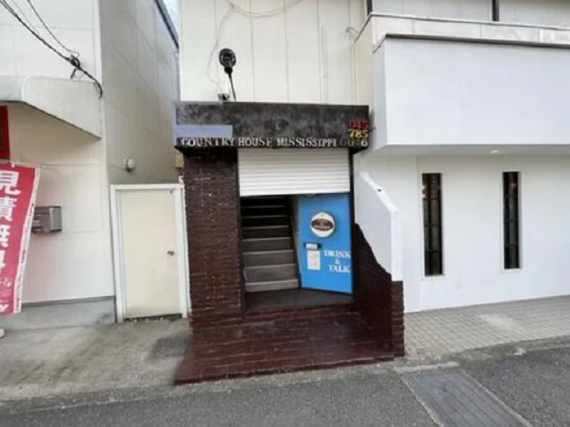 ダイニングバーの居抜き物件のエントランス