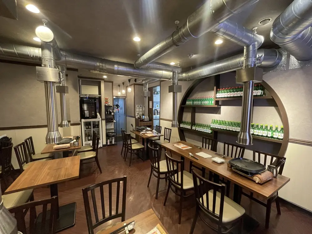 早稲田の韓国料理居抜きの内装