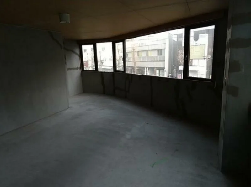 上福岡のスケルトン店舗物件の内装