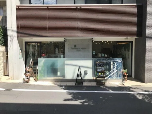 広尾のスケルトン物件のエントランス