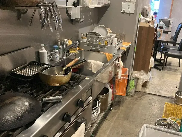 都立大学の居酒屋居抜きの厨房