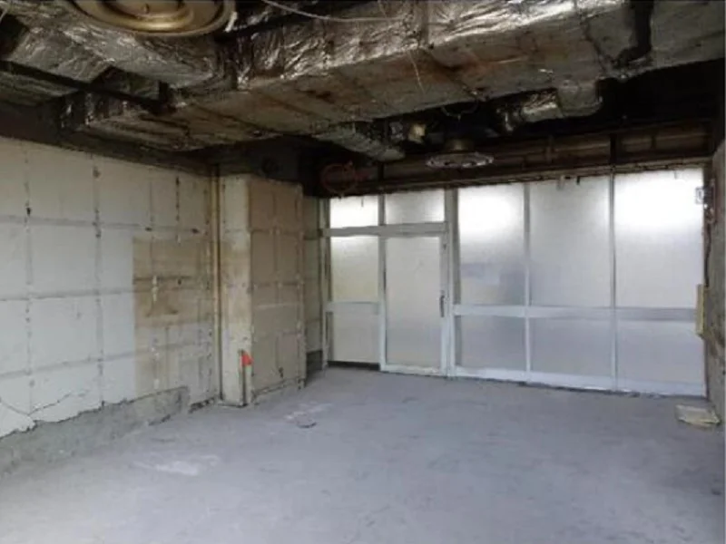 新橋のスケルトン店舗物件の内装