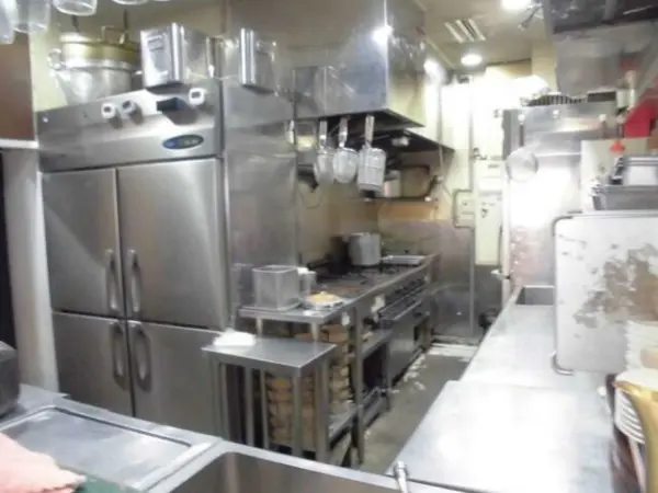 中華料理の居抜き物件の厨房