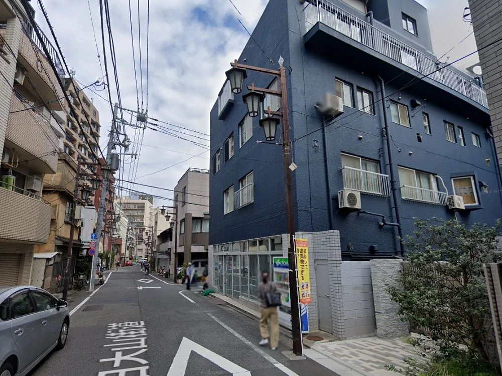 三軒茶屋のスケルトン店舗物件の外観