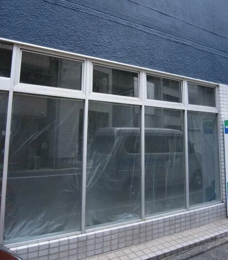 三軒茶屋のスケルトン物件のエントランス