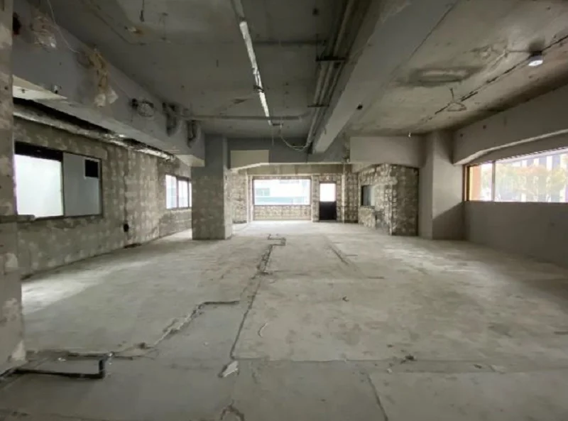 築地のスケルトン物件の内装