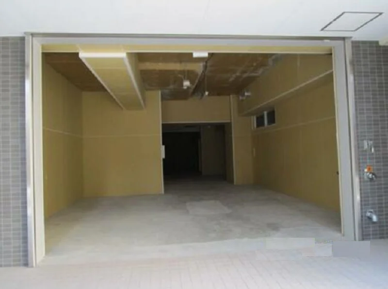 南柏のスケルトン物件のエントランス