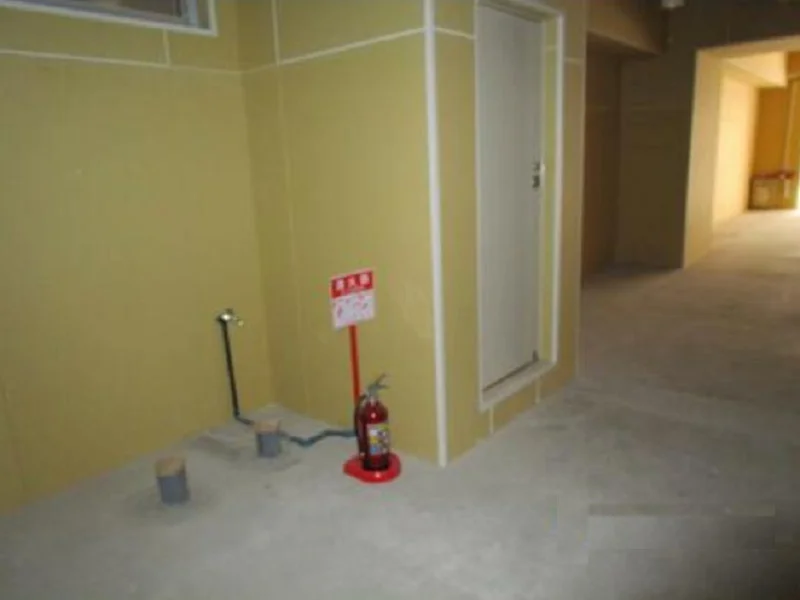 南柏のスケルトン店舗物件の内装