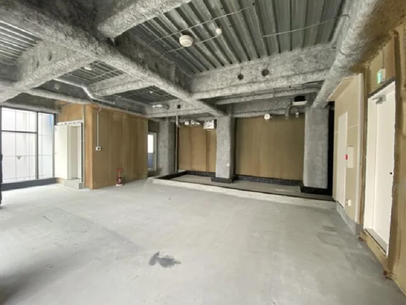 貸店舗(スケルトン)の内装