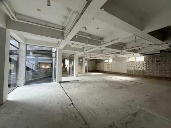 自由が丘のスケルトン物件の内装