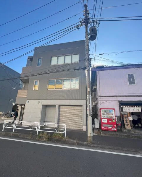 京急鶴見の事務所仕様物件の外観