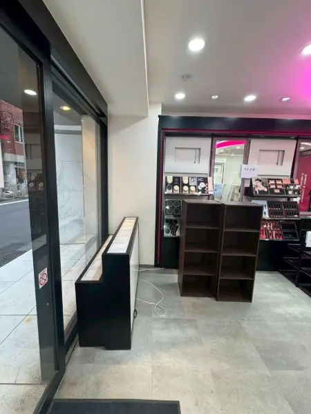 物販の居抜き物件の内装