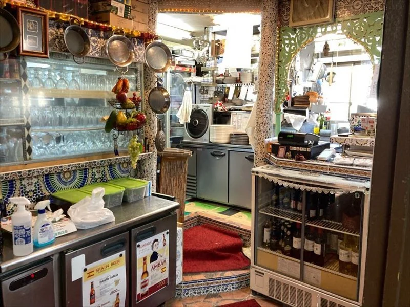 江古田の多国籍料理居抜きの内装