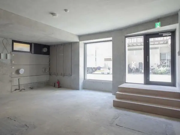 池尻大橋のスケルトン物件の内装