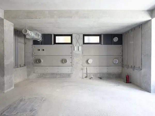 池尻大橋のスケルトン物件の内装