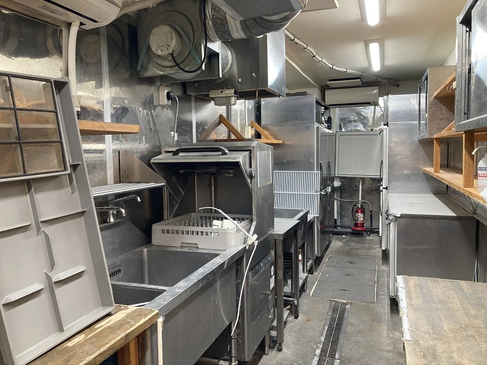 焼肉屋の居抜き物件の厨房
