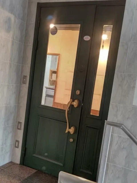 小田急相模原の居抜き店舗のエントランス