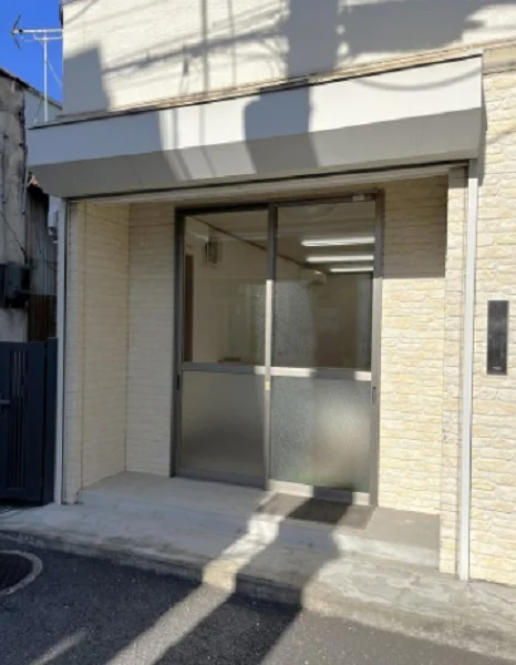 祖師ヶ谷大蔵の事務所仕様物件のエントランス