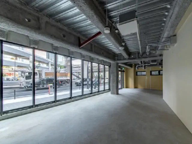 六本木一丁目のスケルトン店舗物件の内装