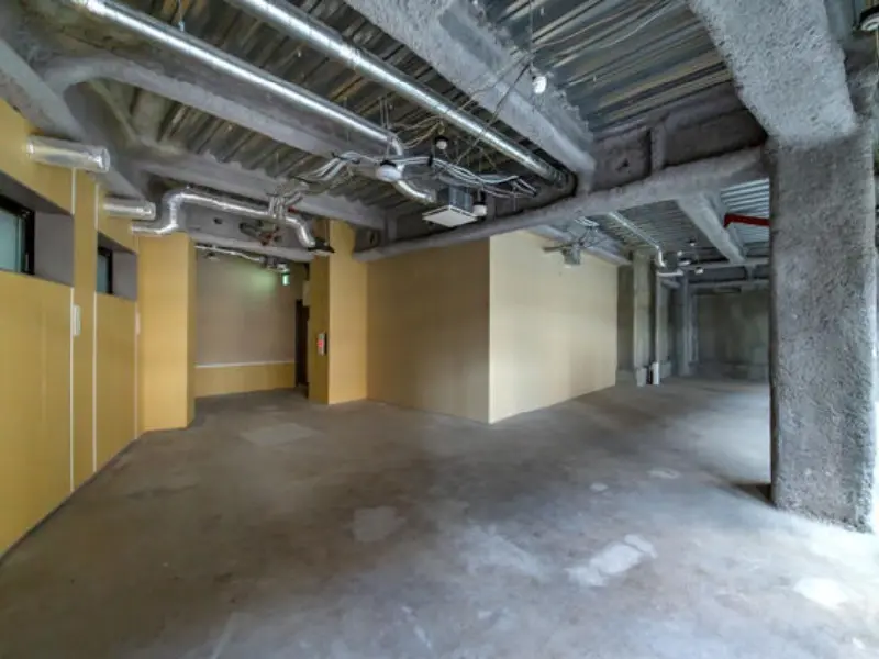 六本木一丁目のスケルトン物件の内装