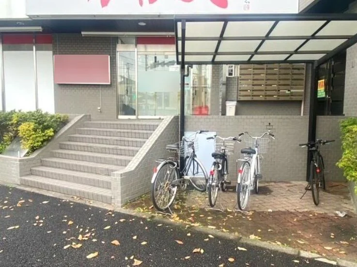 清瀬のスケルトン店舗物件のエントランス