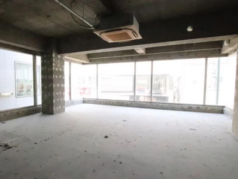 貸店舗(スケルトン)の内装