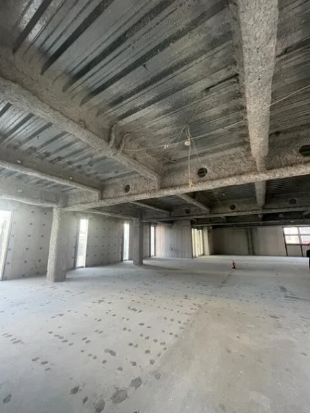 南柏のスケルトン店舗物件の内装