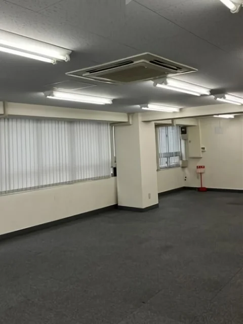 貸店舗(スケルトン)の内装