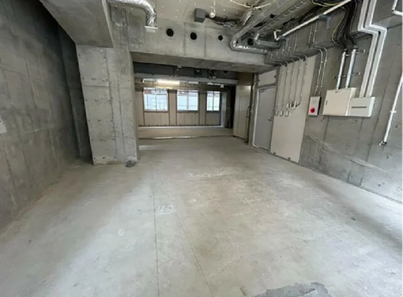 貸店舗(スケルトン)の内装