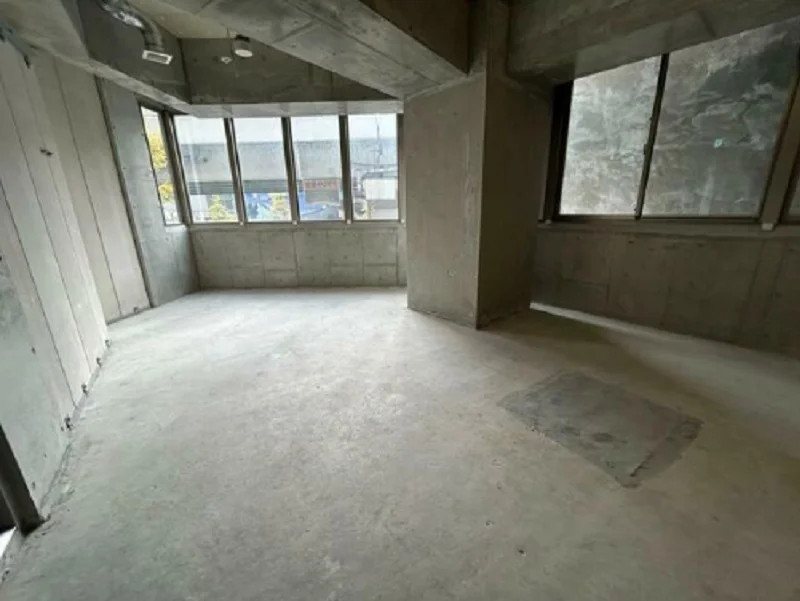 貸店舗(スケルトン)の内装