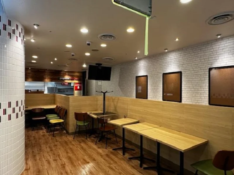 日の出のビストロ・洋食居抜きの内装