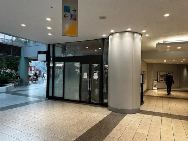 日の出のビストロ・洋食居抜きのエントランス