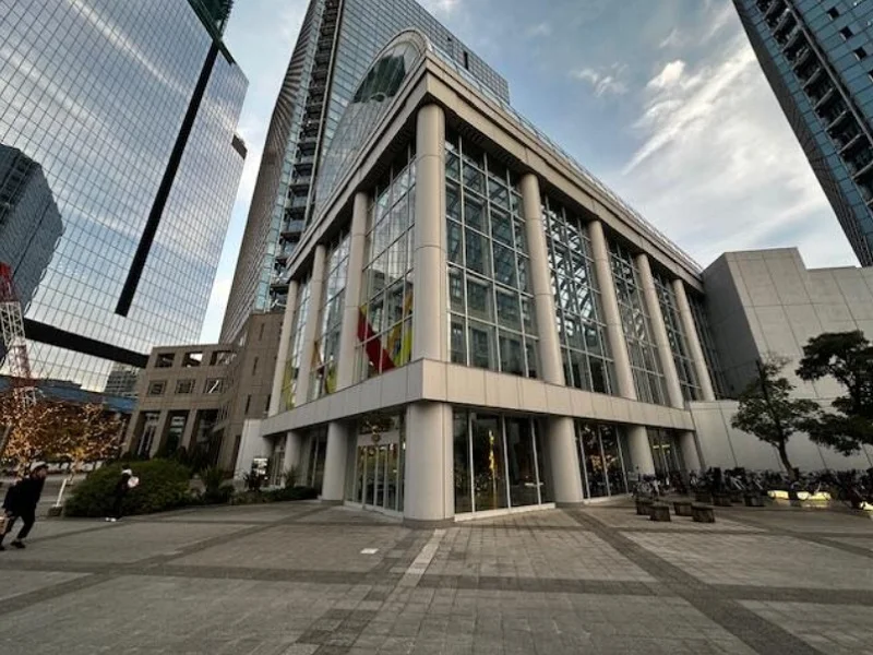 浜松町のスケルトン店舗物件の外観