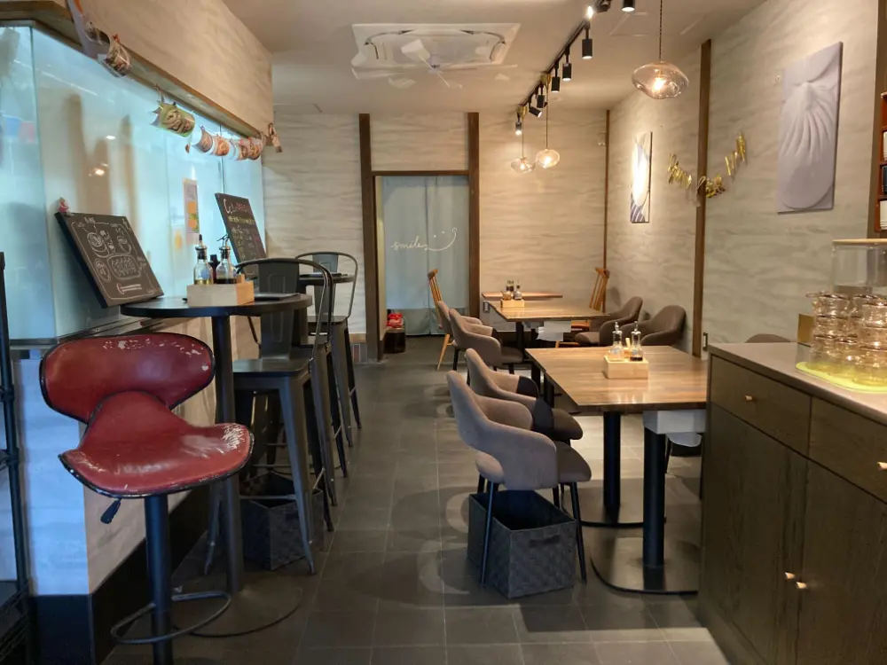 中華料理の居抜き物件の内装