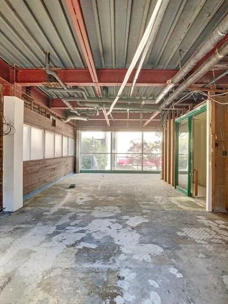 貸店舗(スケルトン)の内装