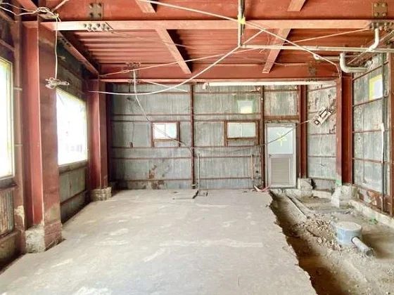 新馬場のスケルトン店舗物件の内装