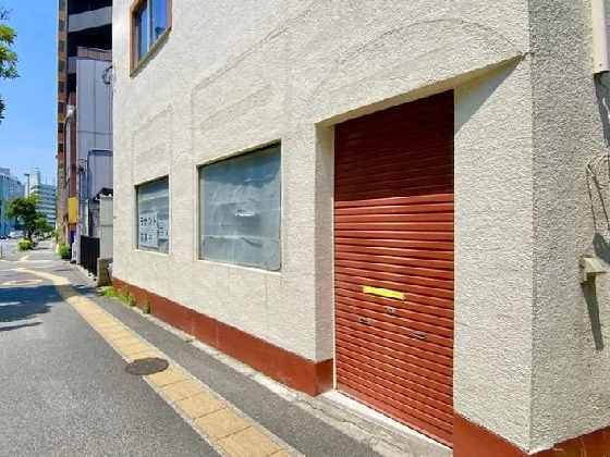 新馬場のスケルトン物件のエントランス