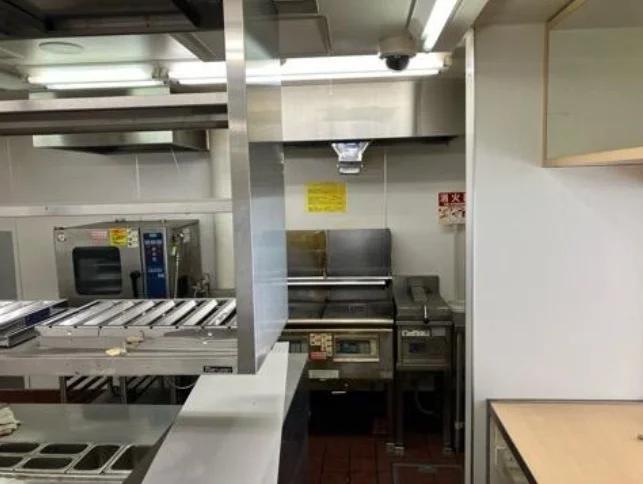 テイクアウトの居抜き物件の厨房