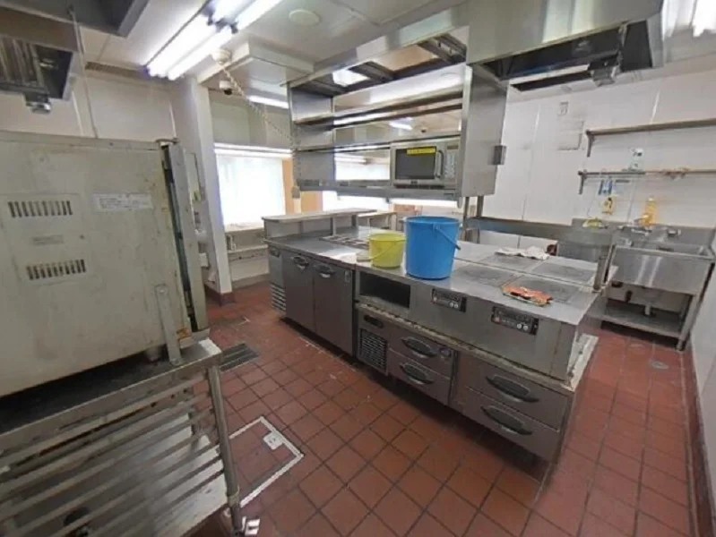 テイクアウトの居抜き物件の厨房