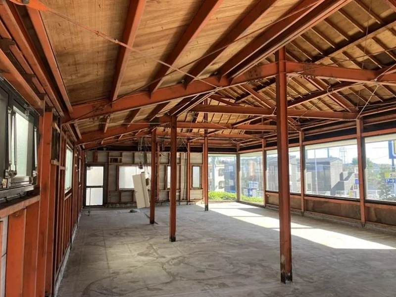 柴崎体育館のスケルトン物件の内装