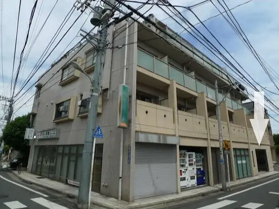 雑色のスケルトン物件の外観