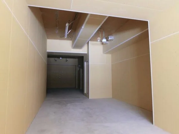 南柏のスケルトン店舗物件の内装