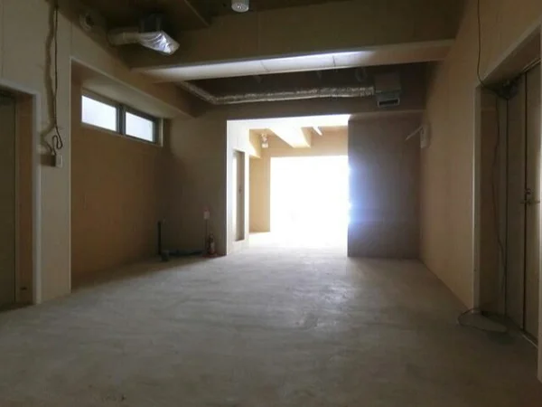 南柏のスケルトン店舗物件の内装