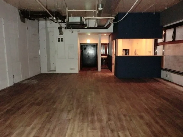 貸店舗(スケルトン)の外観