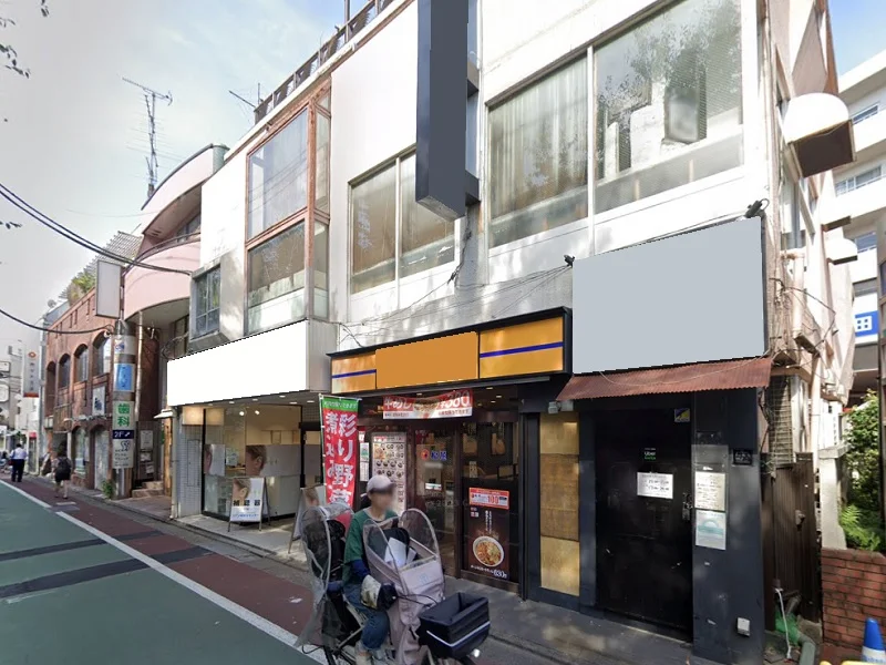 下高井戸のスケルトン店舗物件のエントランス