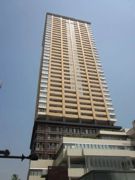 日暮里のスケルトン店舗物件の外観