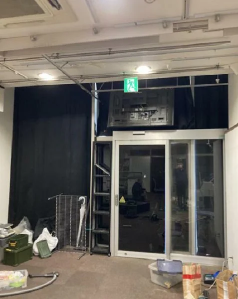 日暮里のスケルトン物件のエントランス