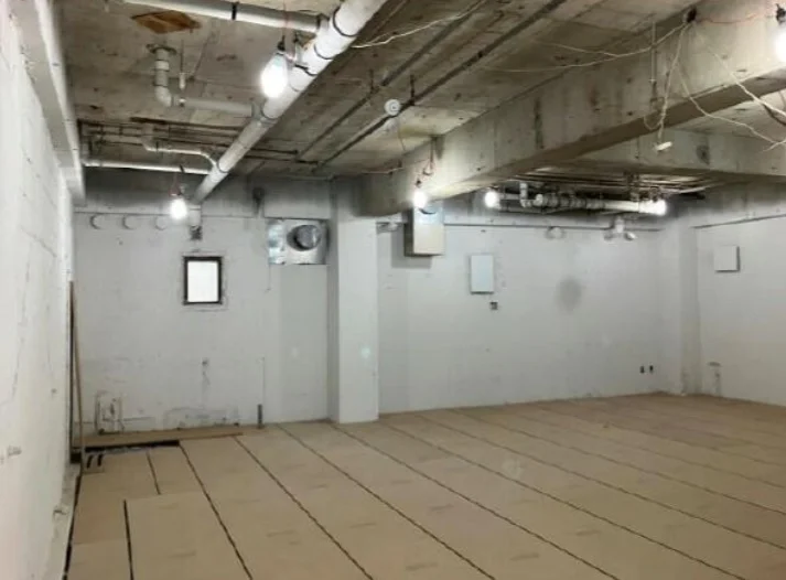 貸店舗(スケルトン)の内装